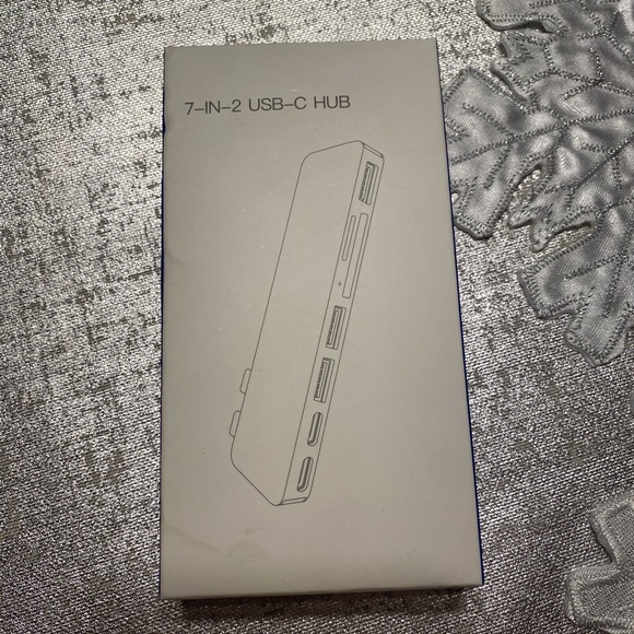 USB-C Hub Adapter - Picture 2 of 4